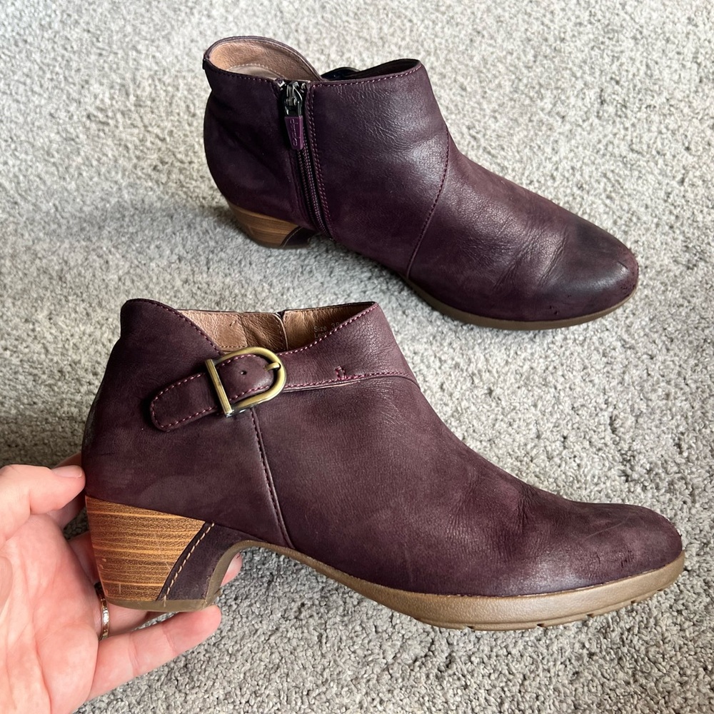 Dansko Darbie Size 38 Dark Plum Leather Heel Ankle Boots Booties Side Zip